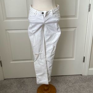 Women’s skinny fit distressed jeans